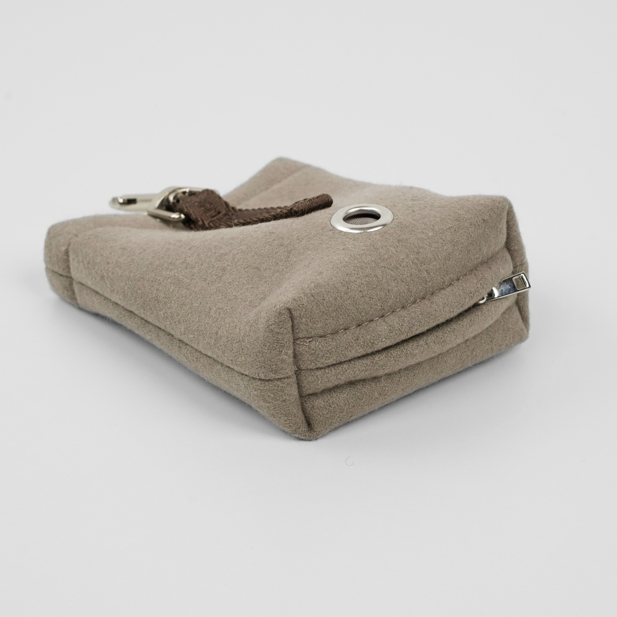 Elma Treat Bag w. Waste Bag Holder | Sand