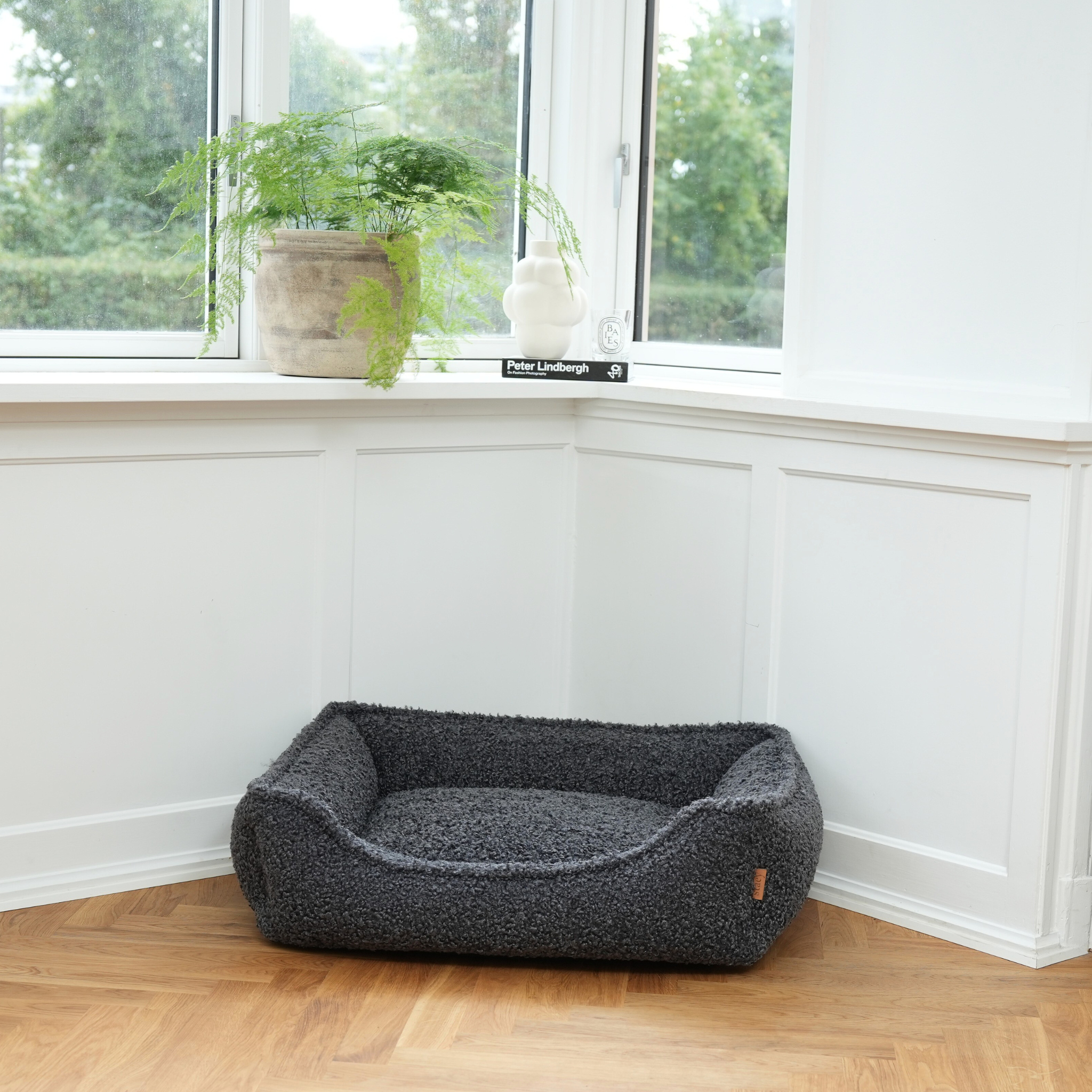 Tora Dog Bed | Storm Curly