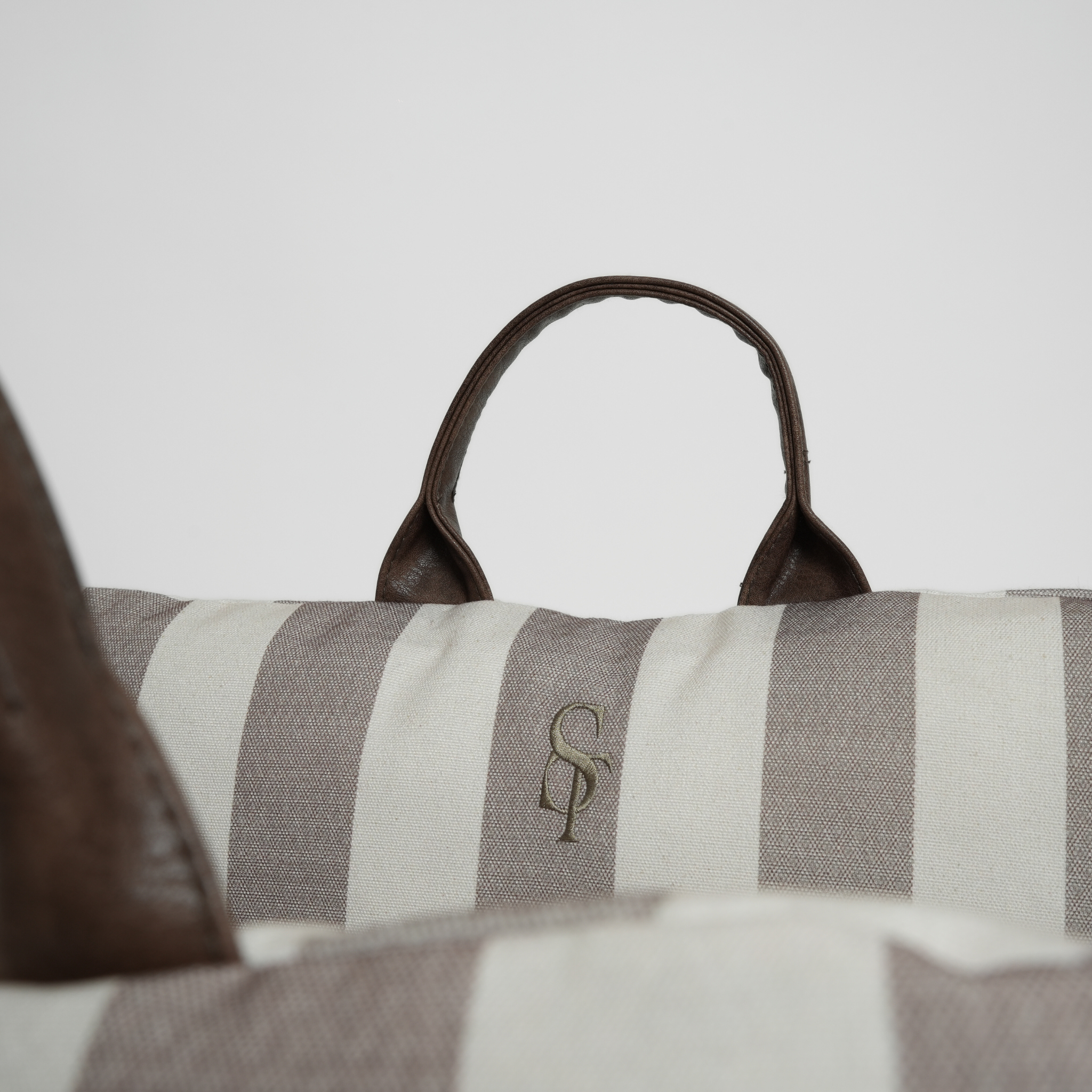 Lara Car Seat | Striped 2.0